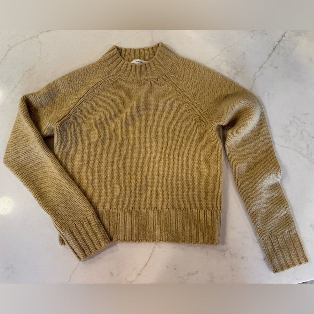 Vince size xs 100% Cashmere sweater